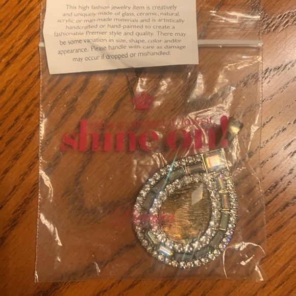 BEAUTIFUL New Premier Designs Gold Tone Pendant w/Wide Magnetic Closure Clasp - Picture 15 of 17